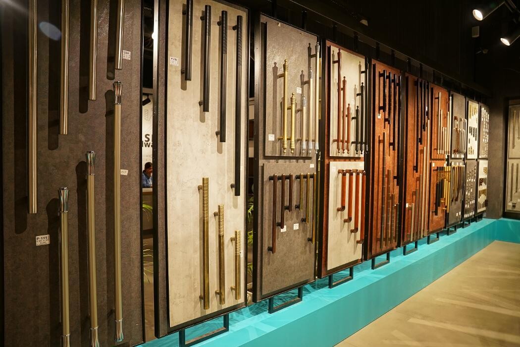 Images SHP Hardware Studio