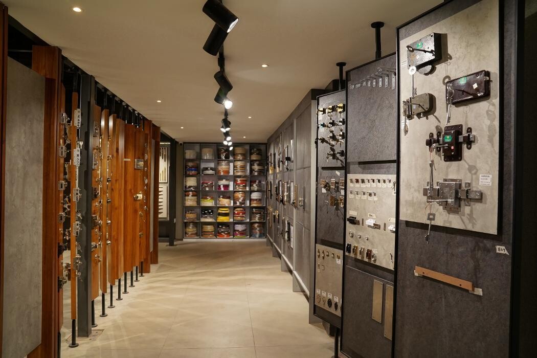 Images SHP Hardware Studio