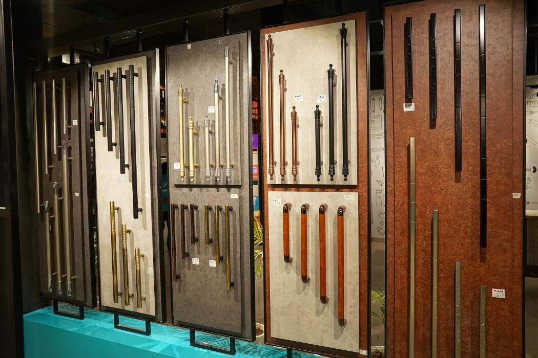 Images SHP Hardware Studio