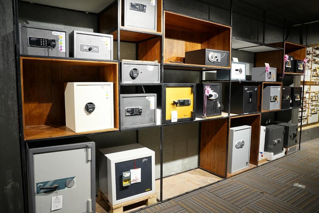 Images SHP Hardware Studio