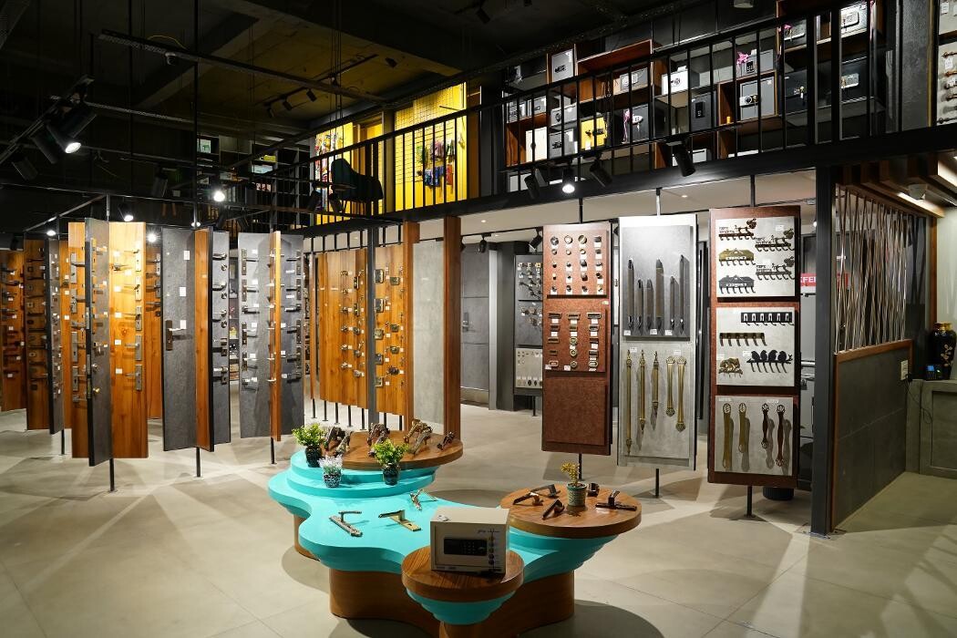 Images SHP Hardware Studio