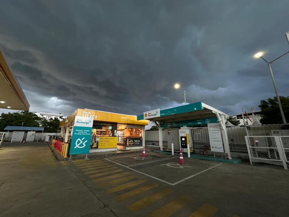 Images Shell Recharge Charging Station