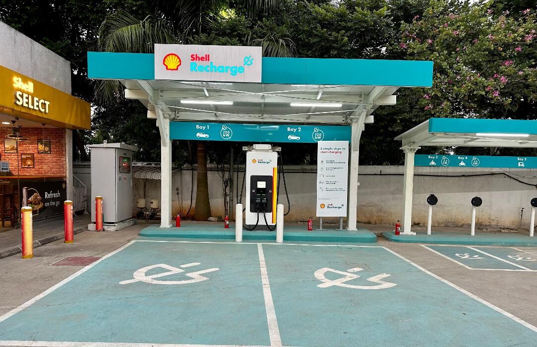 Images Shell Recharge Charging Station