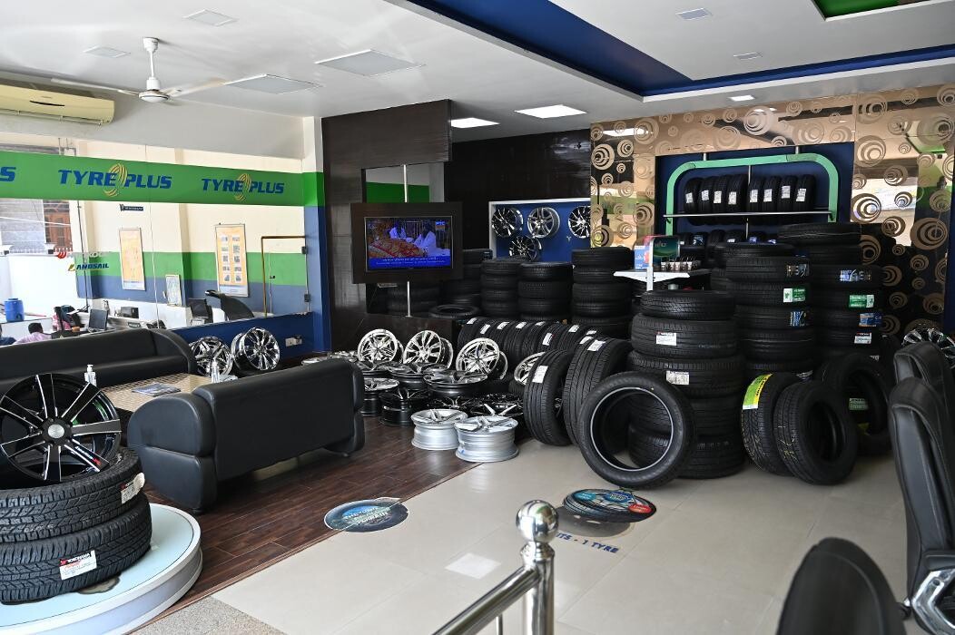 Images Michelin Tyres & Car Service - Okara Wheel Care