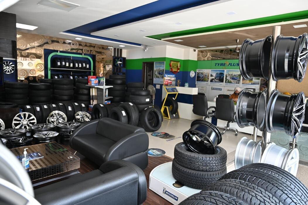 Images Michelin Tyres & Car Service - Okara Wheel Care