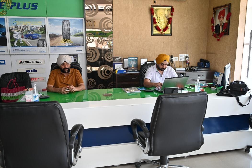 Images Michelin Tyres & Car Service - Okara Wheel Care