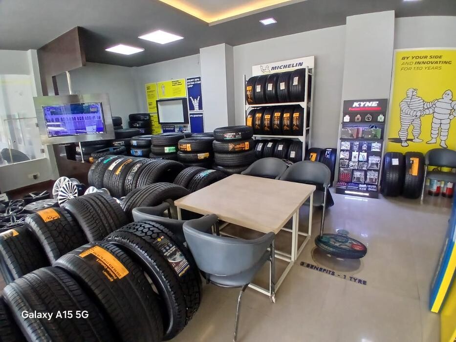 Images Michelin Tyres & Car Service - Okara Wheel Care