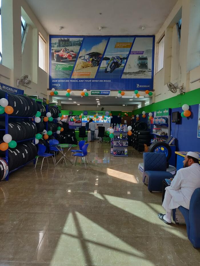 Images Michelin Tyres & Service - Super Tyres