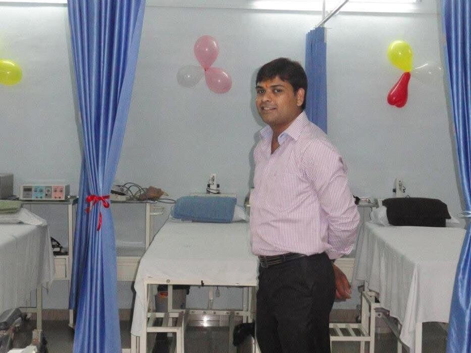 Images Dr. Vivek Jain | Healing Hands Physiotherapy | Sports Injury & Rehab Clinic, Indore