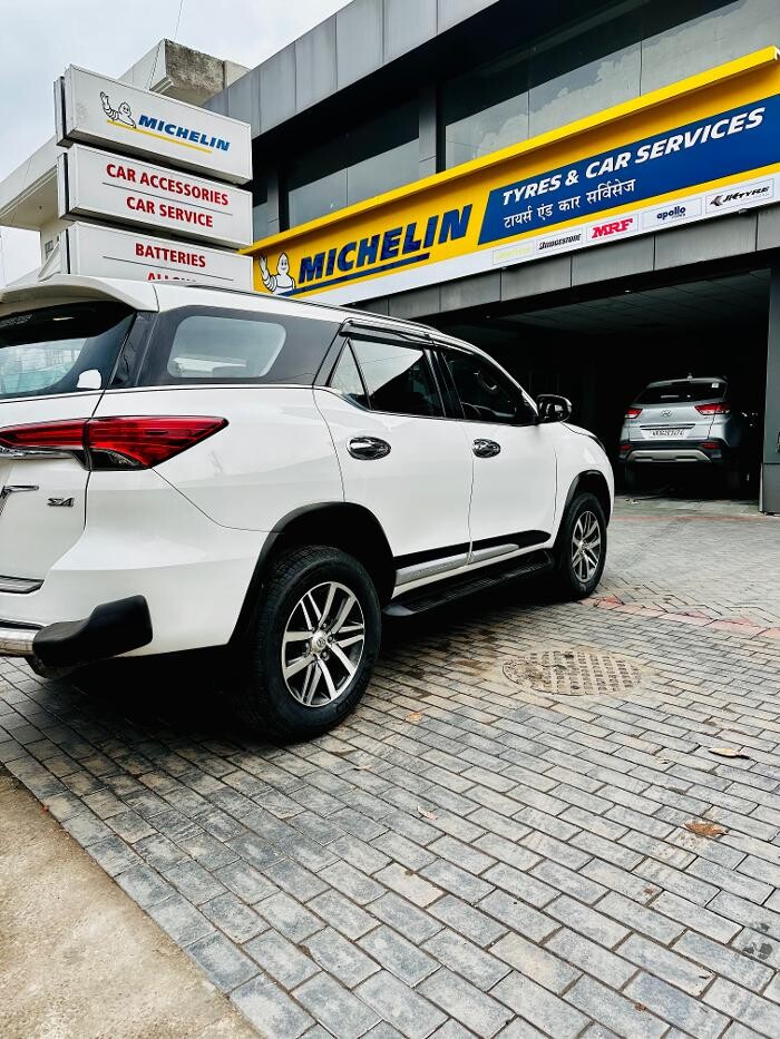 Images Michelin Tyres & Services - Universal Tyres