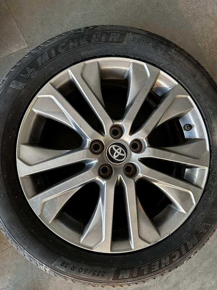 Images Michelin Tyres & Services - Universal Tyres