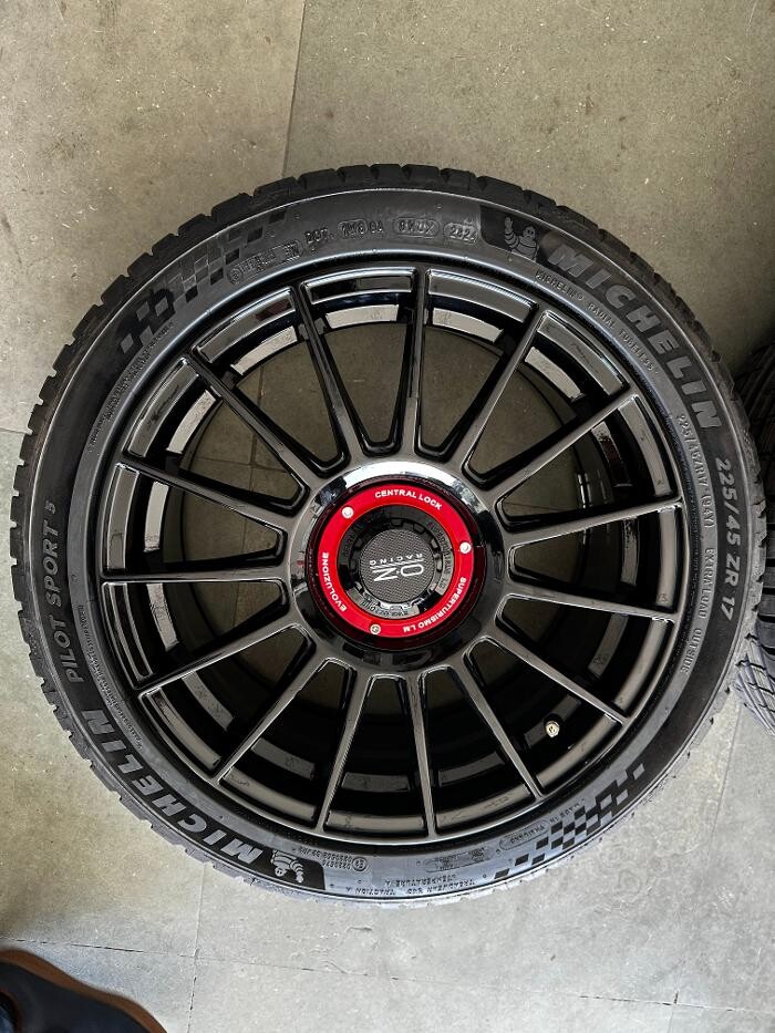 Images Michelin Tyres & Services - Universal Tyres