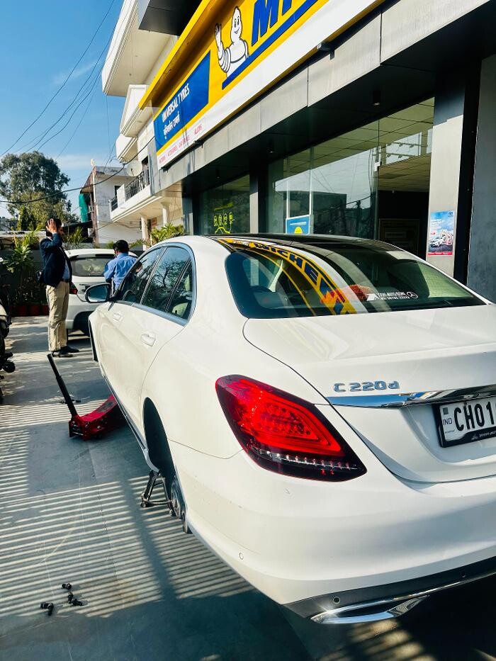 Images Michelin Tyres & Services - Universal Tyres