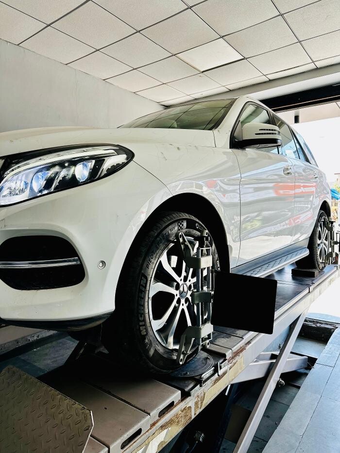 Images Michelin Tyres & Services - Universal Tyres