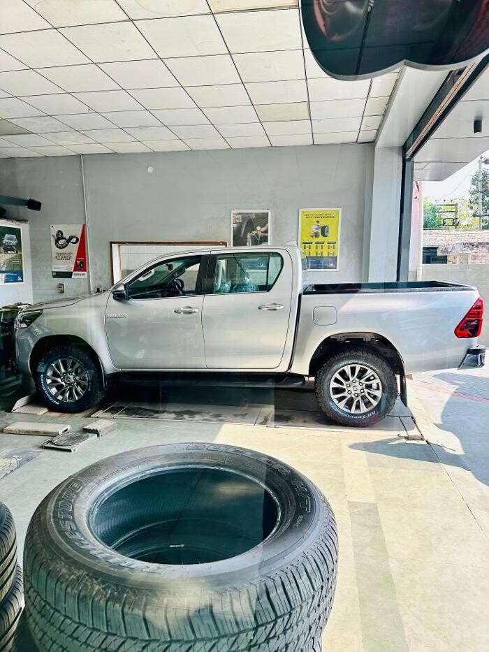 Images Michelin Tyres & Services - Universal Tyres