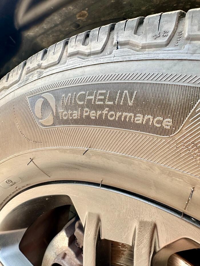 Images Michelin Tyres & Services - Universal Tyres
