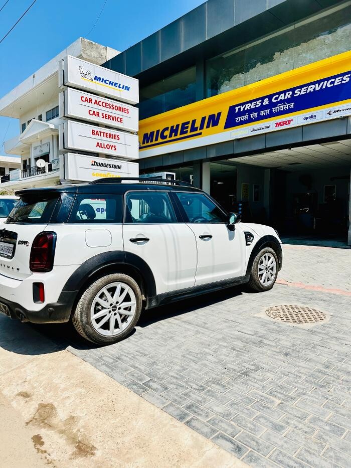 Images Michelin Tyres & Services - Universal Tyres