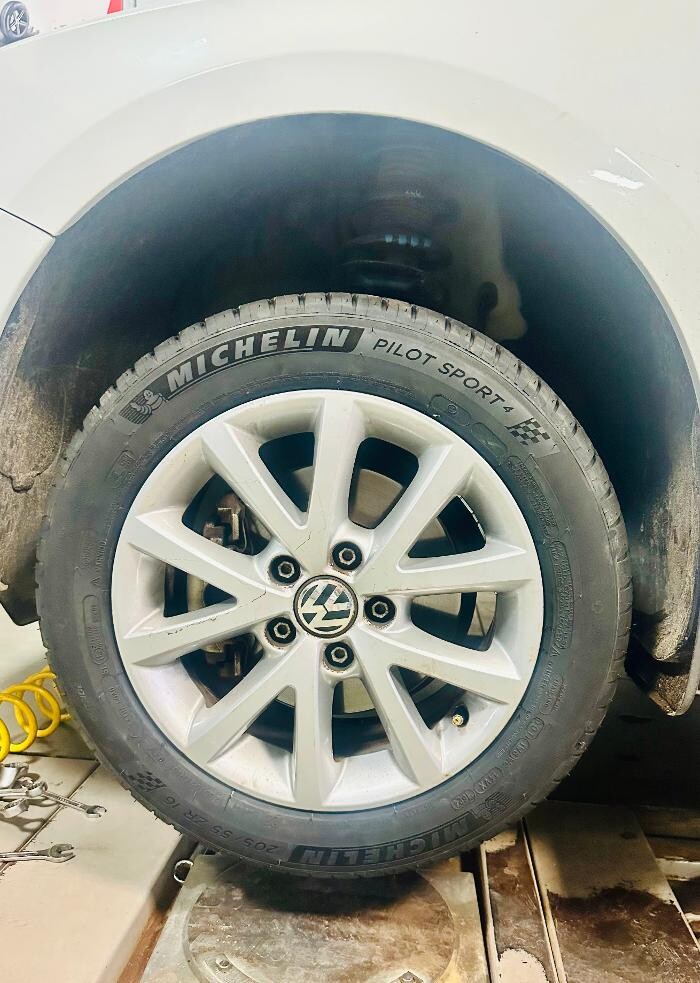 Images Michelin Tyres & Services - Universal Tyres