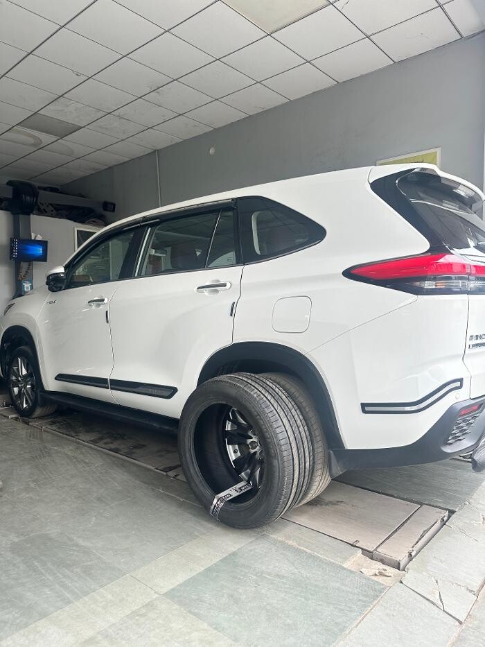 Images Michelin Tyres & Services - Universal Tyres