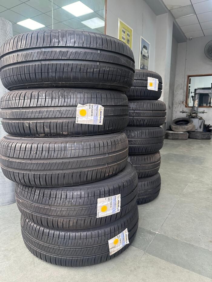 Images Michelin Tyres & Services - Universal Tyres