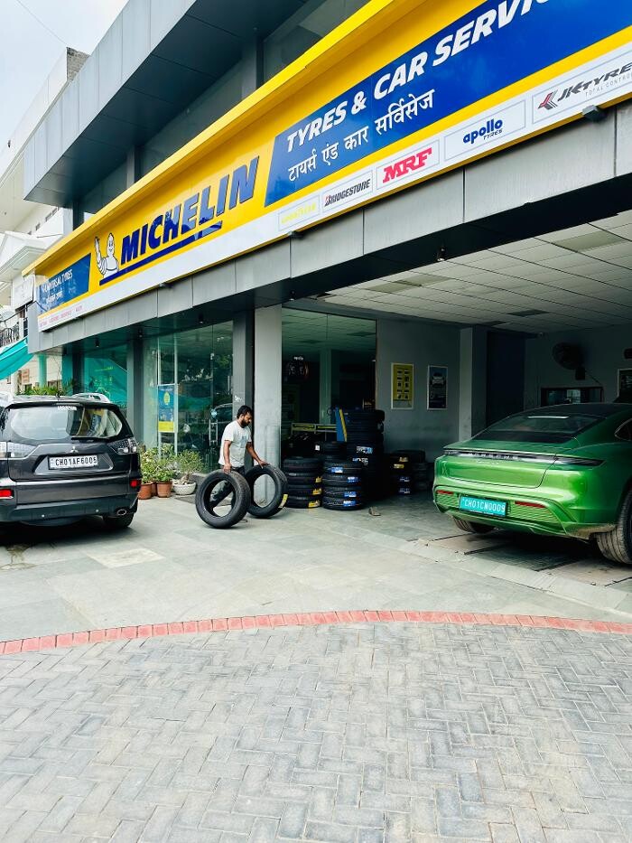Images Michelin Tyres & Services - Universal Tyres