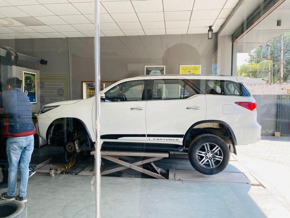 Images Michelin Tyres & Services - Universal Tyres