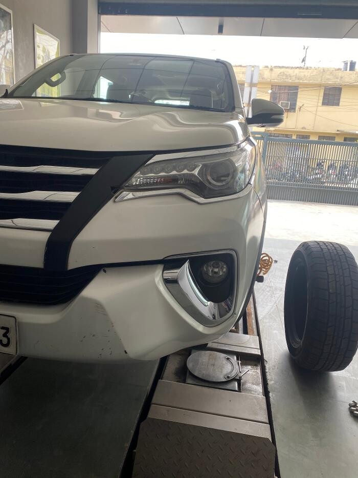 Images Michelin Tyres & Services - Universal Tyres