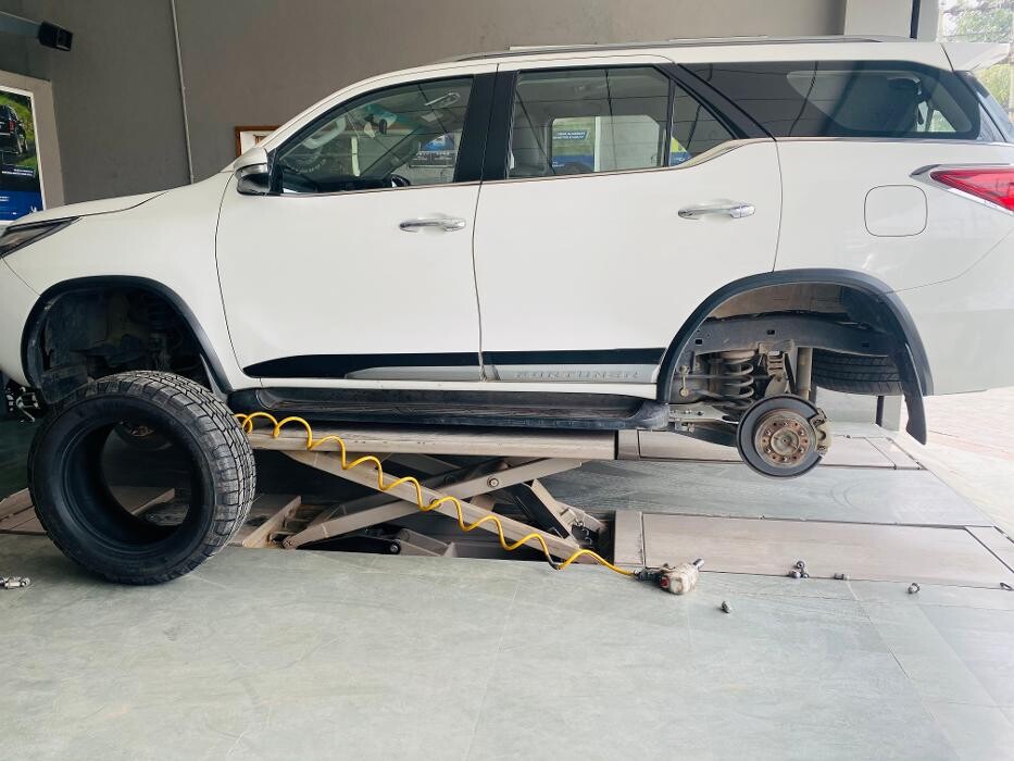 Images Michelin Tyres & Services - Universal Tyres