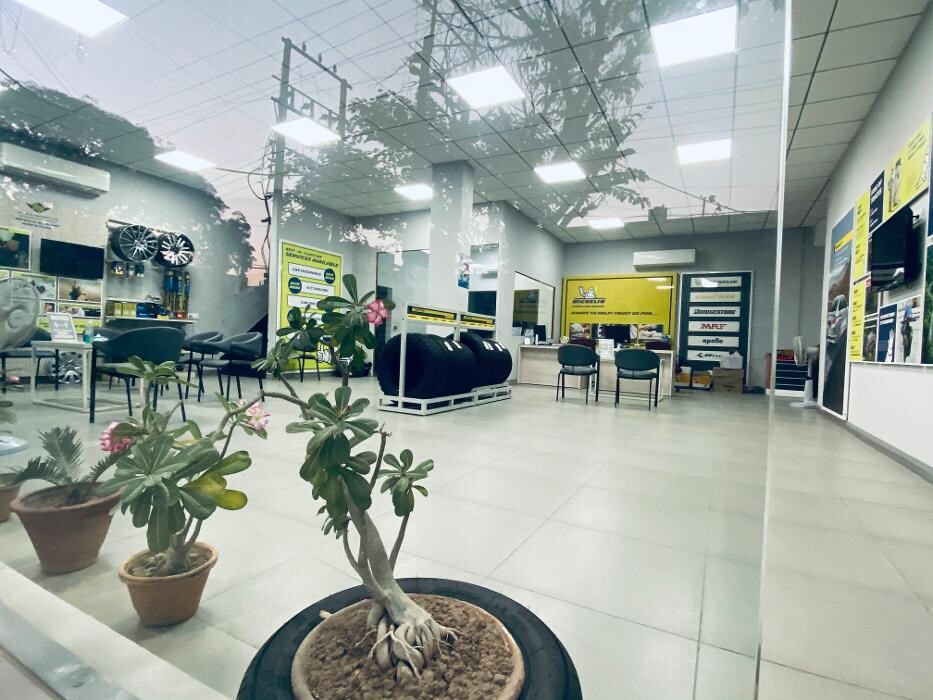 Images Michelin Tyres & Services - Universal Tyres