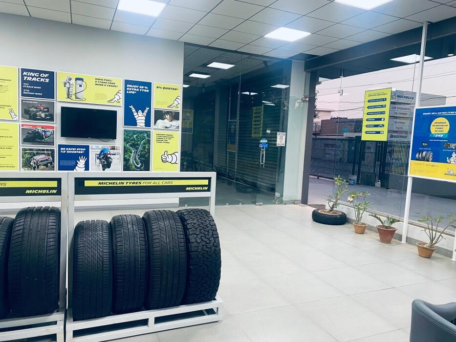 Images Michelin Tyres & Services - Universal Tyres