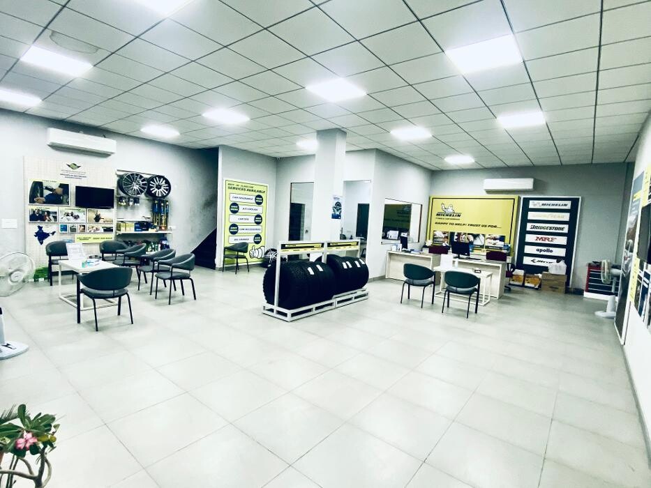 Images Michelin Tyres & Services - Universal Tyres