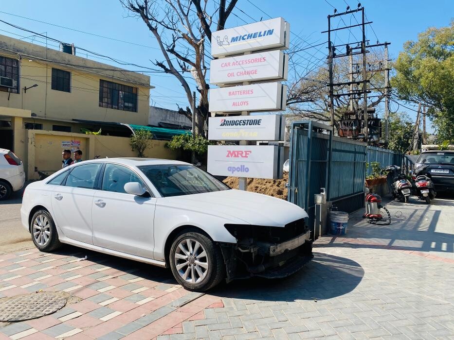 Images Michelin Tyres & Services - Universal Tyres