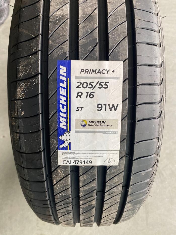 Images Michelin Tyres & Services - Universal Tyres