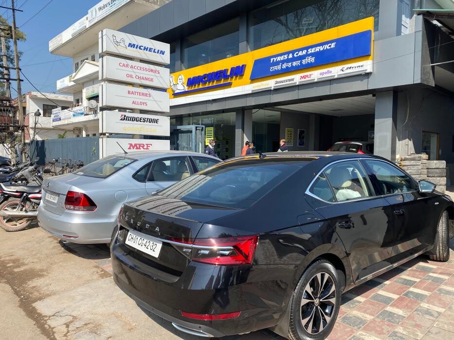 Images Michelin Tyres & Services - Universal Tyres