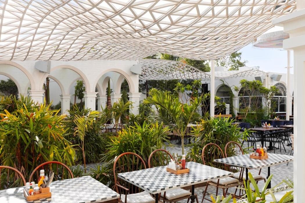 Images Dyore Restaurant & Lounge Experience