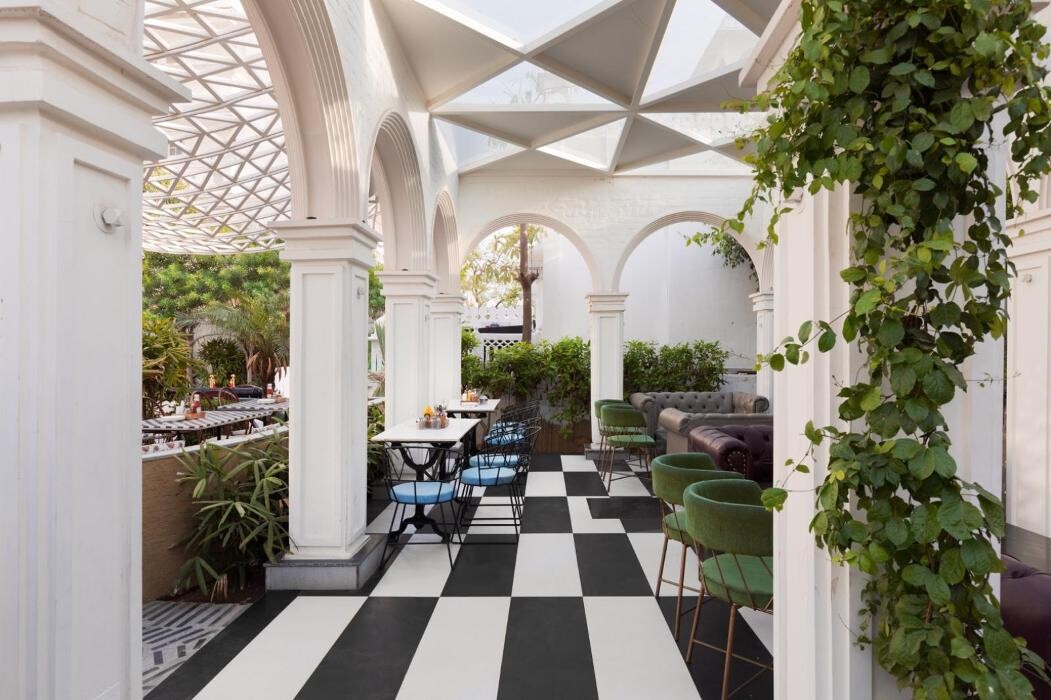 Images Dyore Restaurant & Lounge Experience