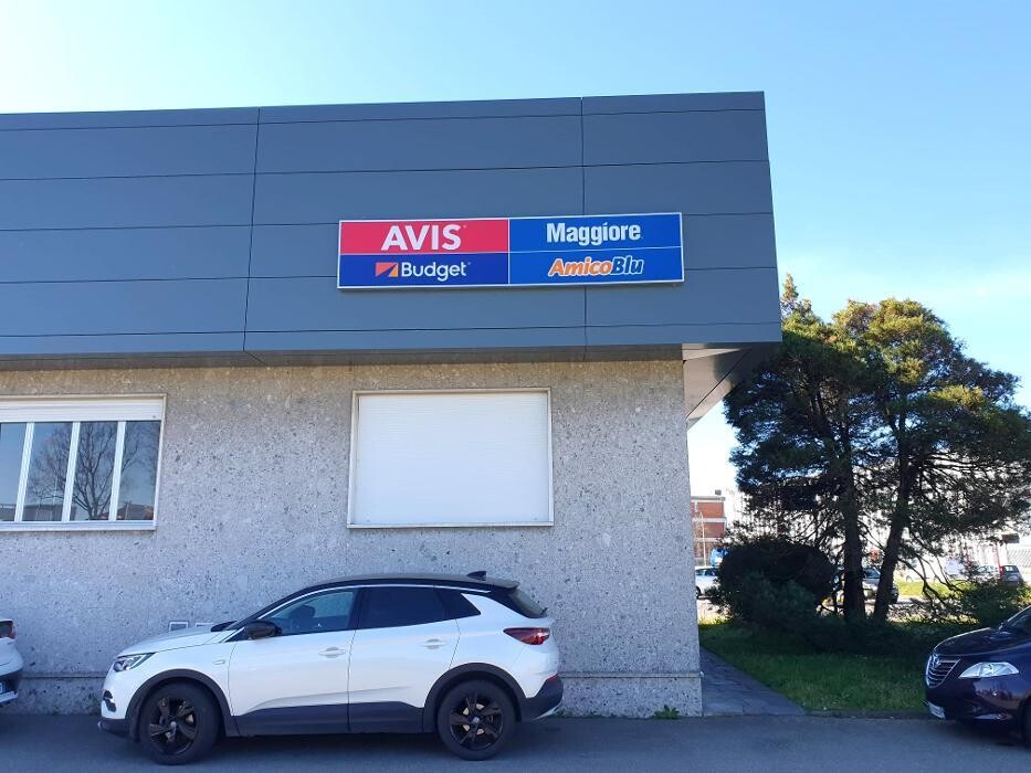 Images Avis Autonoleggio - Novara