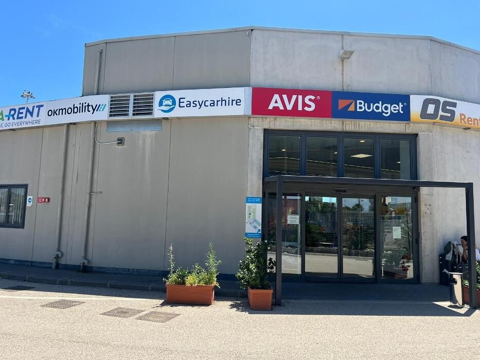 Images Avis Autonoleggio - Catania Aeroporto