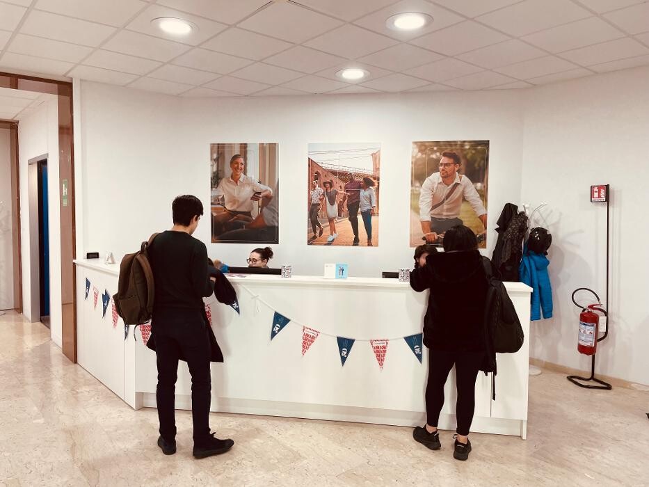 Images Wall Street English Bologna