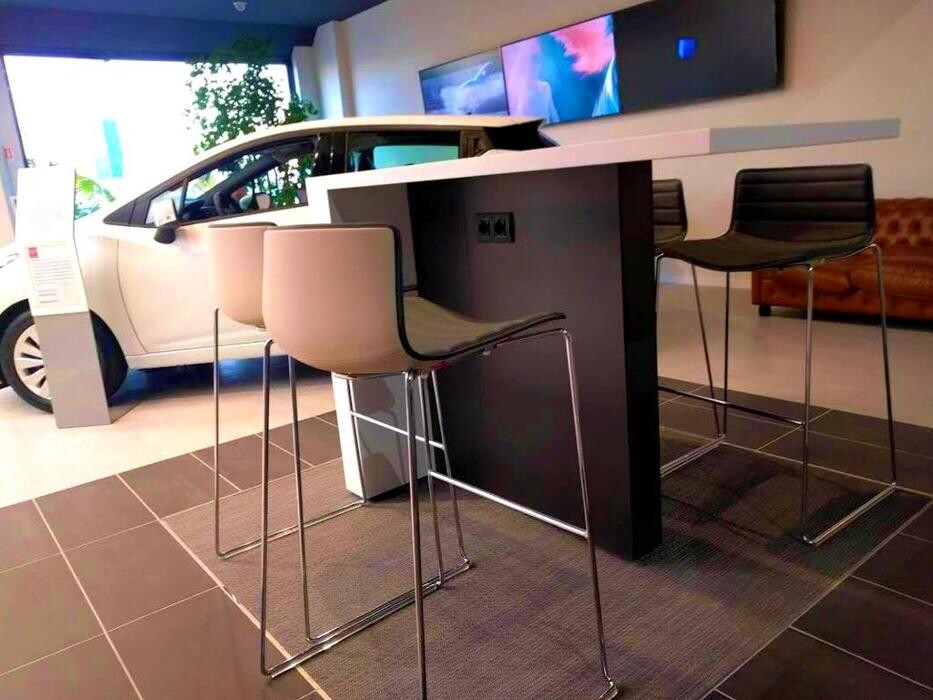 Images Autocaserta Srl - Concessionaria Nissan/ Isuzu/ Piaggio Commercial