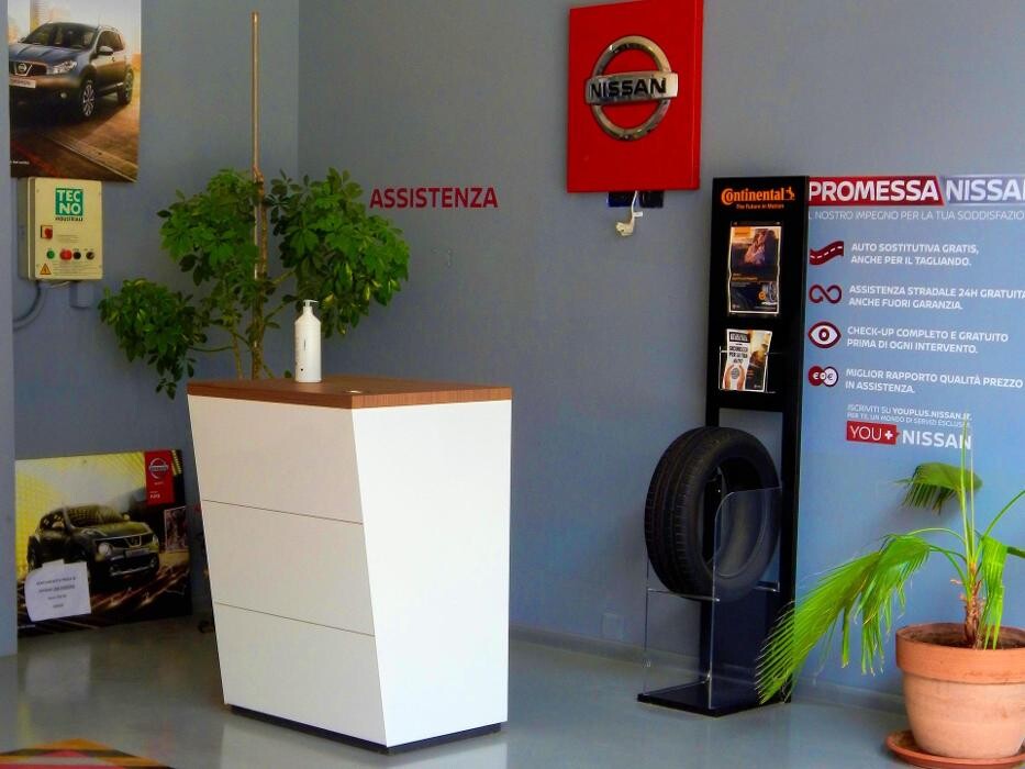 Images Autocaserta Srl - Concessionaria Nissan/ Isuzu/ Piaggio Commercial