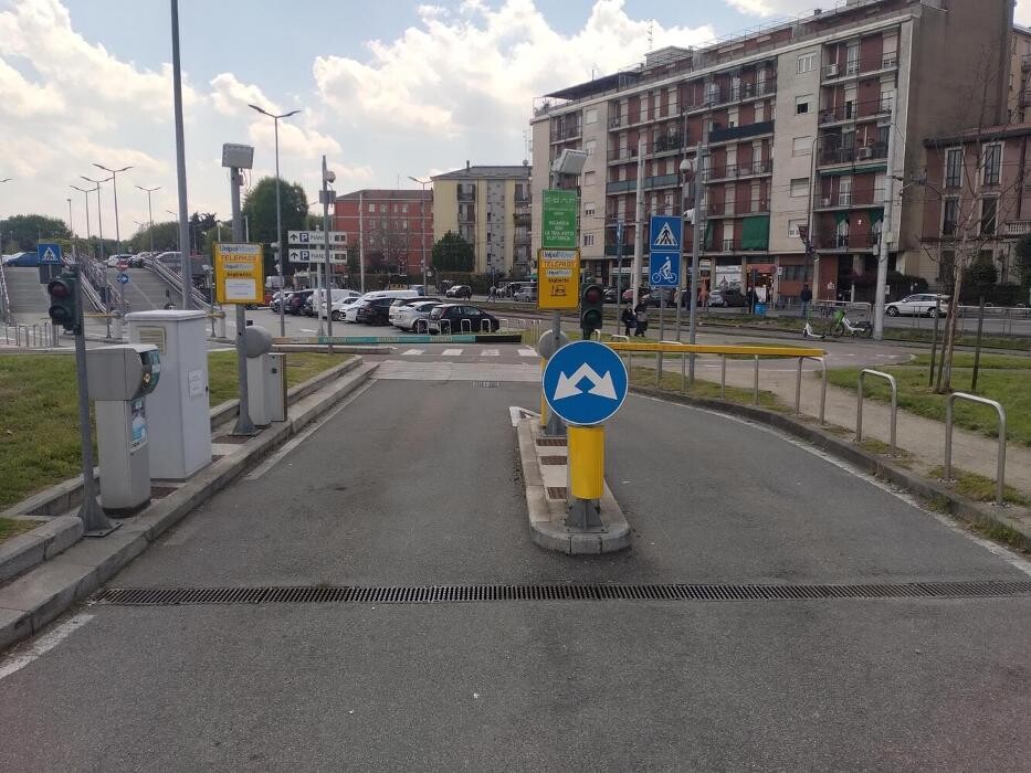 Images Parcheggio Saba Comasina
