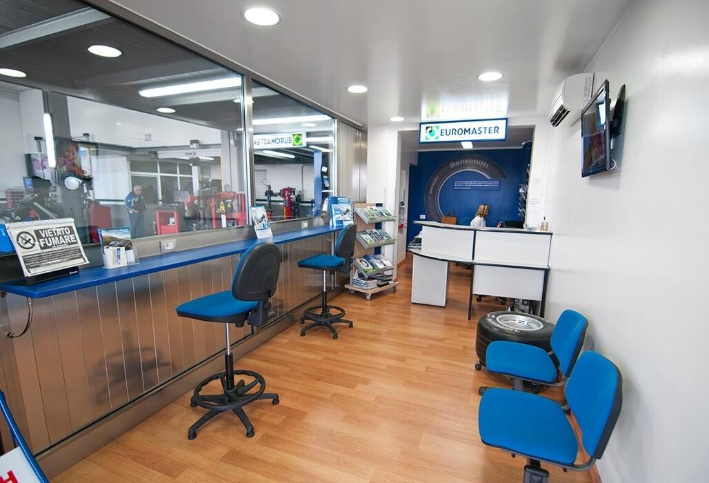 Images Euromaster Manunza Gomme