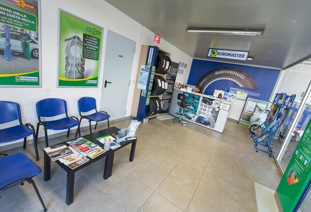 Images Euromaster Pneus Estense