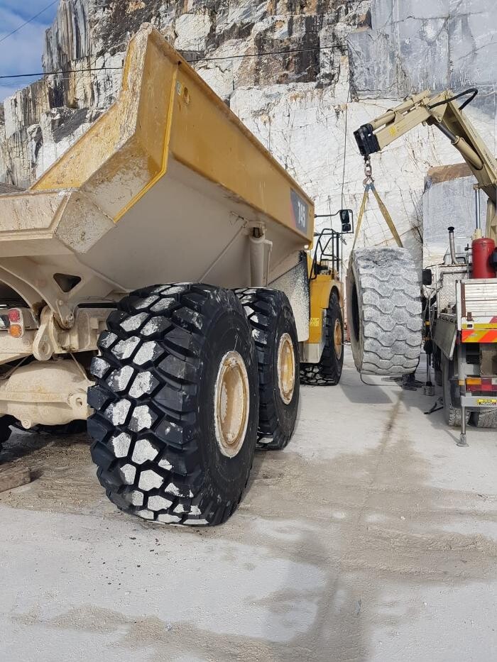 Images Euromaster Codega Pneumatix autocarro e movimento terra