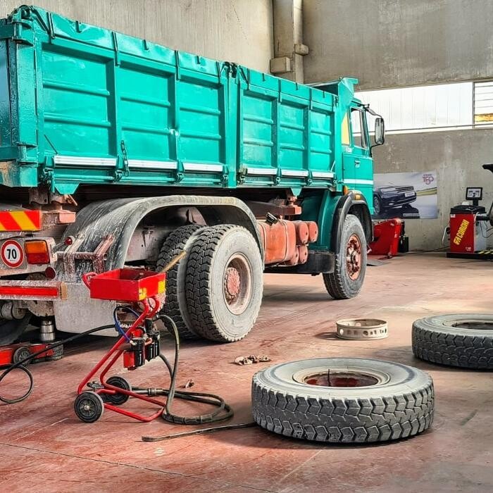 Images Euromaster Codega Pneumatix autocarro e movimento terra