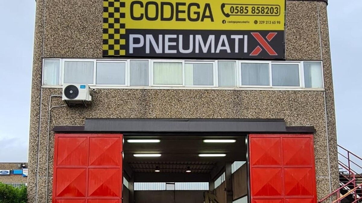 Images Euromaster Codega Pneumatix autocarro e movimento terra