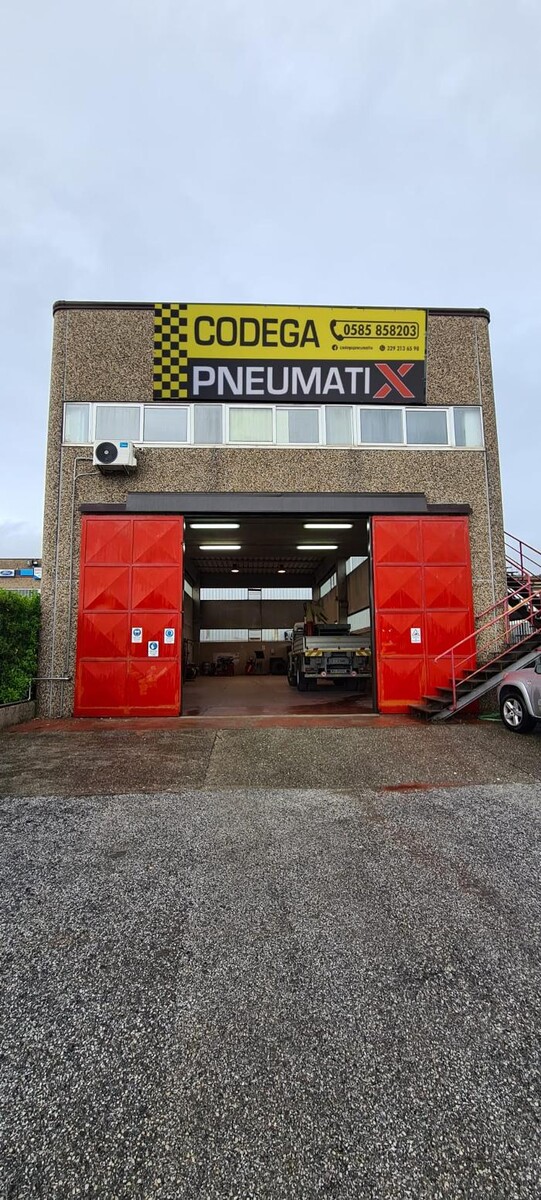 Images Euromaster Codega Pneumatix autocarro e movimento terra