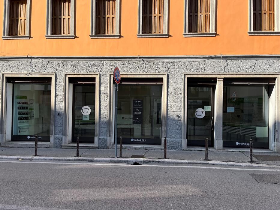 Images occhiali24.it (Via Felice Cavallotti, 5)