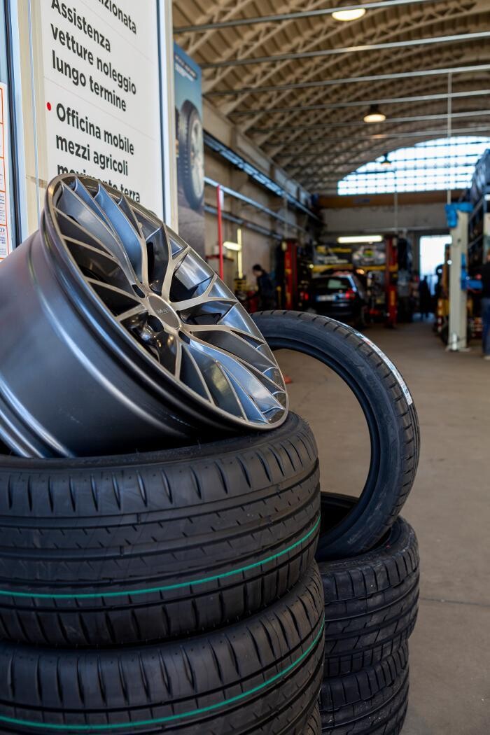 Images Euromaster Non Solo Gomme